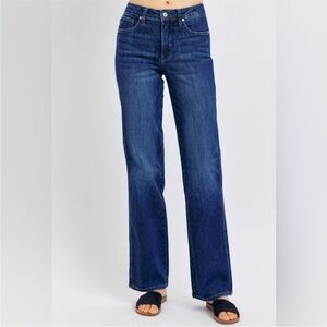 Judy Blue Mid Rise
Tummy Control Straight Jeans JB88861
Curvy Denim - 18W